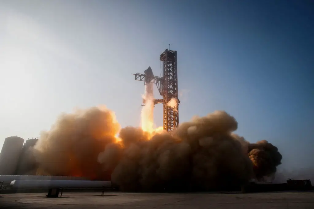 SpaceX Pulls Off Unprecedented Feat, Grabs Descending Rocket With ...